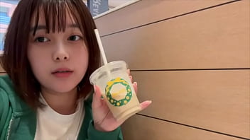 飲食店のト◯レでオナニーしてて喘ぎそうになったら、隣でおし◯こしてる人にオナニーしてるのバレそうになりました...