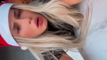 Natal Com A Loirinha Peituda Caprichando No Boquete E Dando Gostoso Pro Corninho - Aline Novak