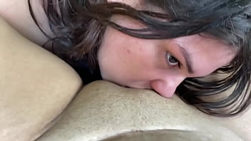 Mientras Tomaba El Sol Mi Hermanastra Me Chupa Mi Apretado Y Hermoso Coño