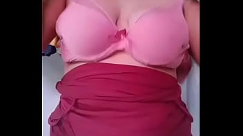 Alguien Me Ayuda ? Me Voy A Bañar!