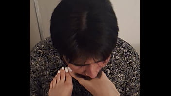 Fishnet Foot Worship - fishnets, feet, latino, foot-fetish, toe-sucking, foot-worship, brazilian-chick - Video 62010