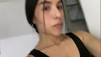 Novinha Casada Mandou Vídeo Da Xoxota Enquanto Estava No Banheiro Da Academia