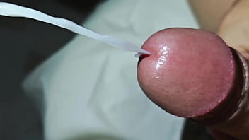 射精时的慢动作视频，射出了9次精液，最后的精液已经是只剩透明的前列腺液了。