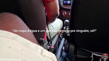 _Um copo d_água e um pau não se nega a ninguém, né?_ Ontem o plano era ir pro centro caçar na rua, mas esse Ube...