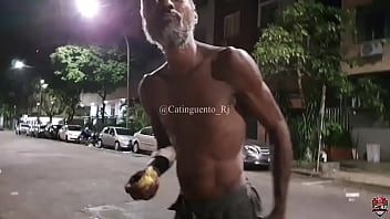 Nessa Madrugada, Depois De Uma Foda Apimentada Com Um Baiano, Fui Pra Rua Caçar Um Mendigo Pra Gravar. Olhem O Que Eu Ac...