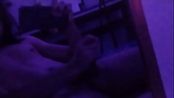 Jugando Con Mi Verga Cómodamente En Mi Cama