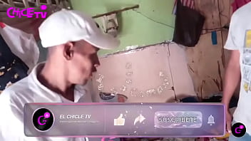 Así Duerme Con Su Familia A Raíz De Migrar A Un País Desconocido. Historia De La Vida Real.