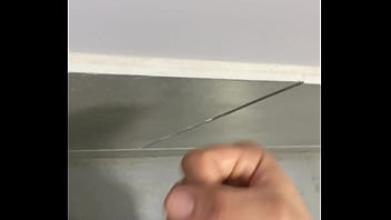 Gozando No Trabalho - masturbation, gozando, novinho, gay-sex - Video 43917