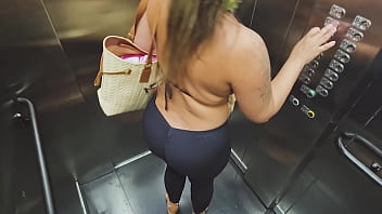 Look At The Size Of This Thirteenth Neighbor' Ass!