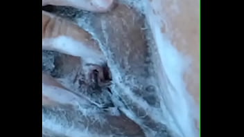 Lavando Minha Bucetao Para Tirar O Cheiro De Rola De Rua !