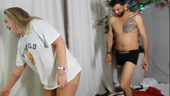 Ganhei Presente De Natal , Um Ator Porno Com Brinquedo Anal