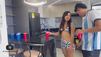 Lo Que Empezó Como Un Simple Juego De Hermanastros Termino Con Una Follada Y Una Corrida En Su Coño. H.l.