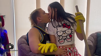 Sirvienta Latina Pide Sexo Duro Mientras Hace Limpieza En Mi Polla.h.l.