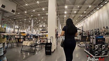 Girlfriend Gives Risky Blowjob At The Mall