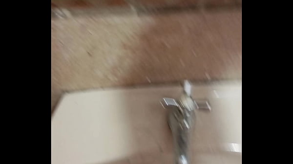 Mira Como Me Masturbo En El Baño