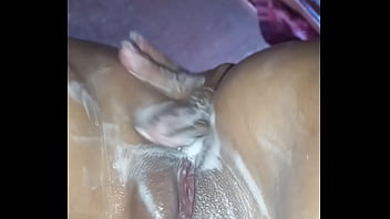 Consigo Mi Vecina Bañando Y No Pude Evitar Masturbarme Antes De Follarla