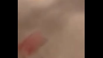 Osiris Mostrando Las Piernas