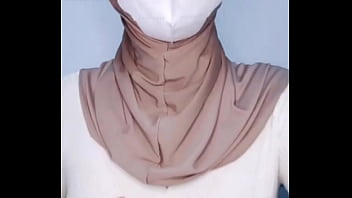 Tyas Cewek Cantik Berhijab Doyan Ngentot