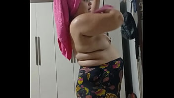 Gordinha Brava Sendo Gravada Pelada Com Pircis Na Tela