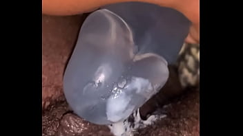 Gozando No Presente De 25cm Que Meu Marido Me Deu Enquanto Ele Trabalha Fora Da Cidade