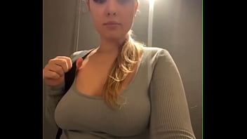 Crazy Squirting While Training In The Gym