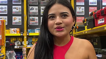 Actriz Porno Divorciada Busca A Un Trabajador De Almacén Para Follar Con El