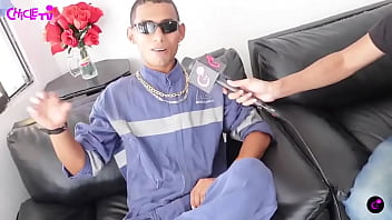 La Mama Lo Motivo A Salir A Delante Con La Fumigacion Y Hoy Le Mete A La Musica Con Charadas Pero Va Creciendo.