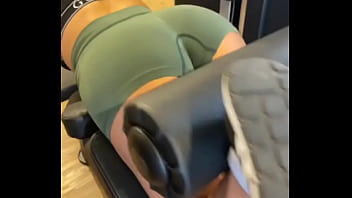 Gym Time! #brazilian #housewife #luna #sexy #gym #gymtime #sunday #legday #morena #brunette #goodmorning