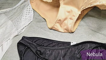 Busqué En El Cajón De Lencería De Mi Amiga Enfermera Y Me Masturbé Sobre Sus Panties Negras