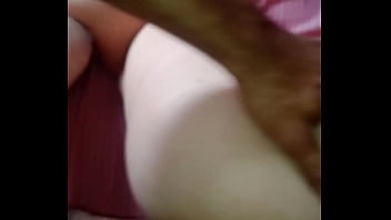 Puxando Pra Fora A Buceta Da Gostosa