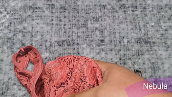 Me Corrí Sobre El Cachetero Nuevo De Encaje De Mi Mejor Amiga, Los Regresé A Su Cajón De Ropa Con Mi Leche