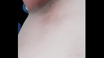 Mostrando As Axilas E Os Peitinhos - Video 124317