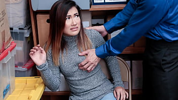 Mall Officer Discovers Boxes Of Stolen Goods In The Teen' Bag - Lyftersex