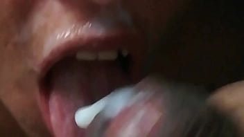 Dándole Leche A Puta