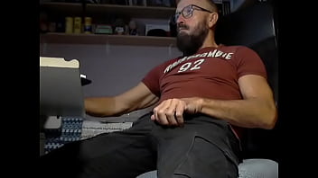 hugot 93 29.12.24 leche espesa en la pierna