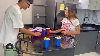 Hago Un Juego Sexual Con Mi Hermanastra Y Termino Follandola Duro Y Me Le Corro En Sus Ricas Tetas.