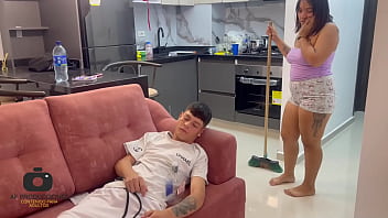 Llego Muy Cachondo Luego De Una Fiesta Y Me Dan Ganas De Follarme Muy Rico A La Sucia De Mi Madrastra. H.l.