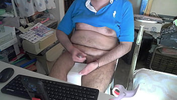 Chubby Otaku Rubbing Small Penis (part 2)