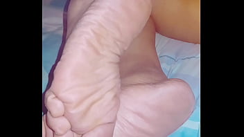 Feliz 2025 Les Envio Este Hermoso Culote Y Unos Pies Sexis