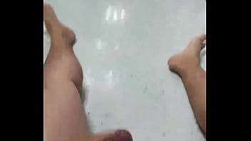 Jalandola En Un Baño Publico