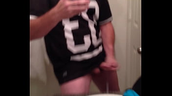 Haciéndome Una Paja - gay, pajas, banooficina - Video 17423