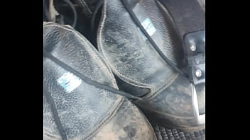 Butina Fedorenta De Chulé Do Meu Tio...móh Fedozão De Chulé De Macho..cheirão Foda Que Tava..dava Pra Sentir De Longe