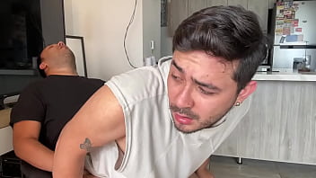 Provocando A Mi Padrastro Hasta Que Me Cogio El Culo Me Lo Dejo Abierto Y Lleno De Crema