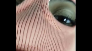 There ́s cold here... Don_t you want to warm me up?