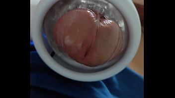 Joven Chico Prueba Masrurbor Automático En Su Polla Hinchada