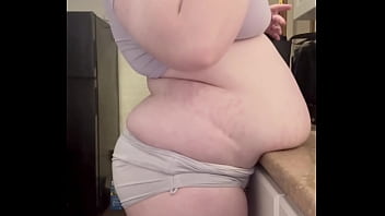 Tianastummy | Walking And Jiggling For 10 Minutes