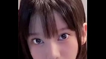 学院派女神坐在水晶棒上表情太骚了,长得太好看了！