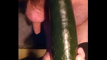 Perspectiva Trasera Montando Pepino