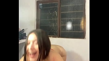 Mi Hermanastra Me Manda Este Video