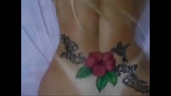 Loira Gostosa Dando A Bundinha